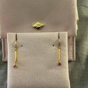 Gorgeous 14kt yellow gold pink sapphire earrings